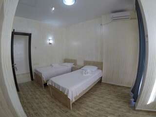 Отель Hotel Batumi Inn Батуми Классический трехместный номер-14